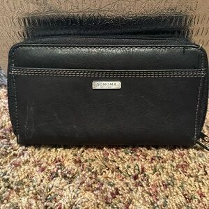 Sonoma woman’s wallet